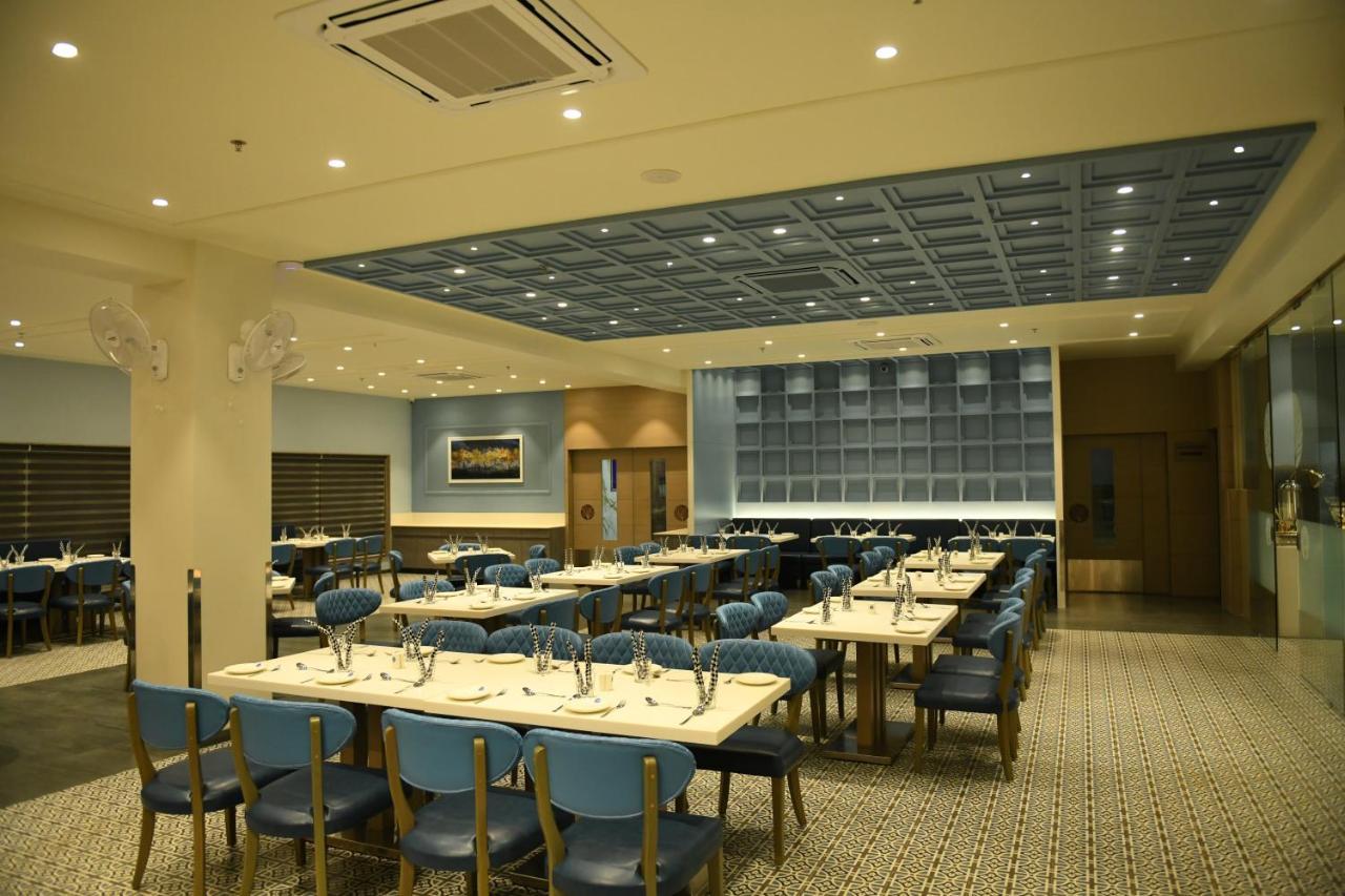 Hotel Blueivy Ānand Екстериор снимка