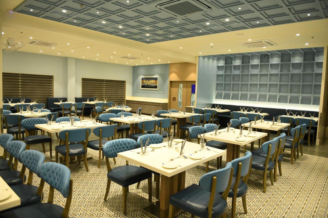 Hotel Blueivy Ānand Екстериор снимка