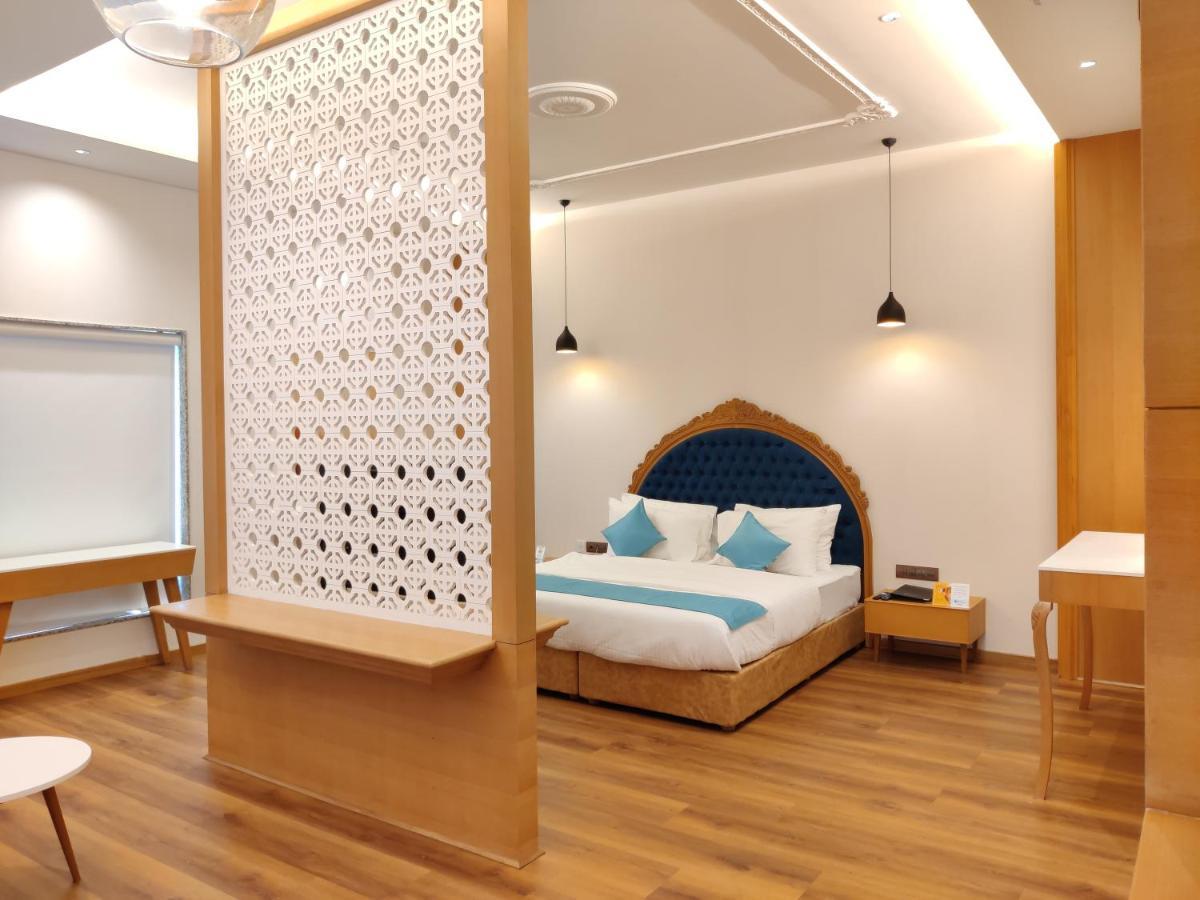 Hotel Blueivy Ānand Екстериор снимка