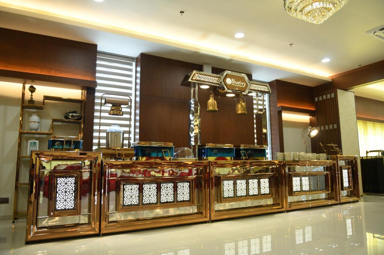 Hotel Blueivy Ānand Екстериор снимка