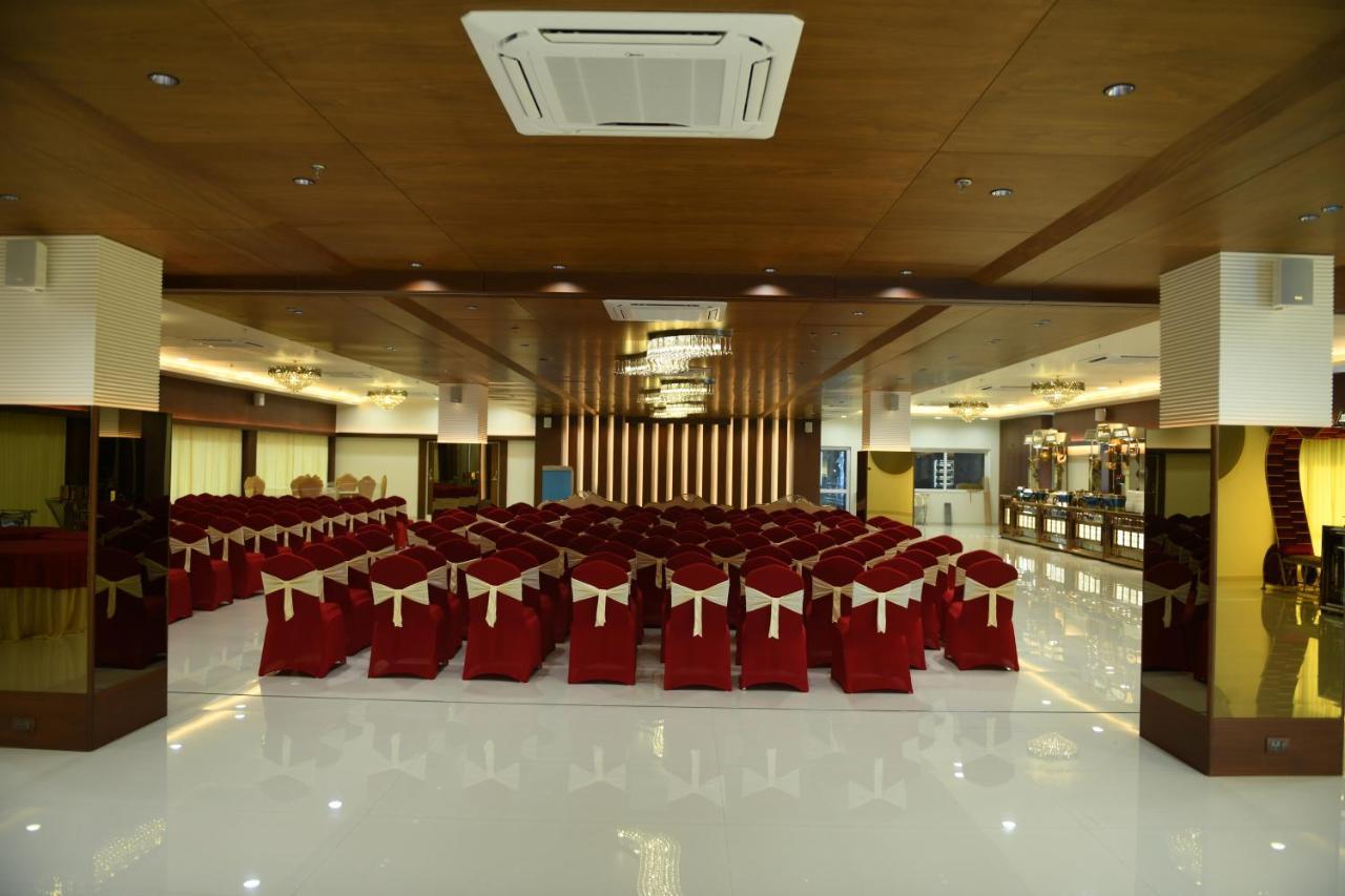 Hotel Blueivy Ānand Екстериор снимка