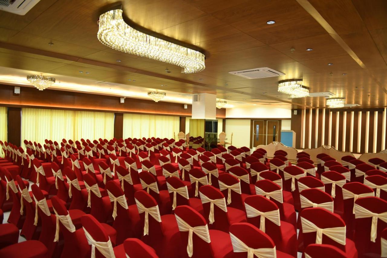 Hotel Blueivy Ānand Екстериор снимка