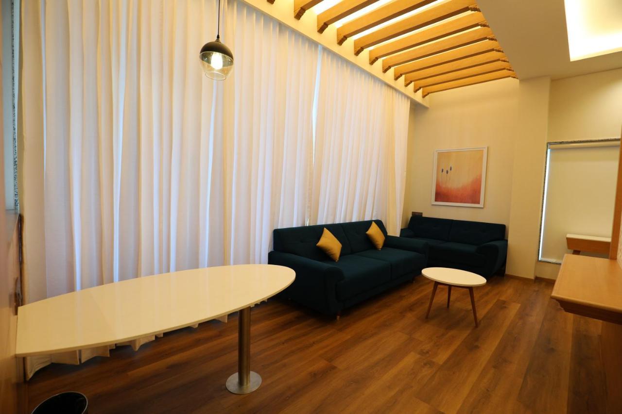 Hotel Blueivy Ānand Екстериор снимка