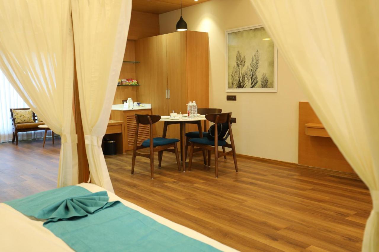 Hotel Blueivy Ānand Екстериор снимка