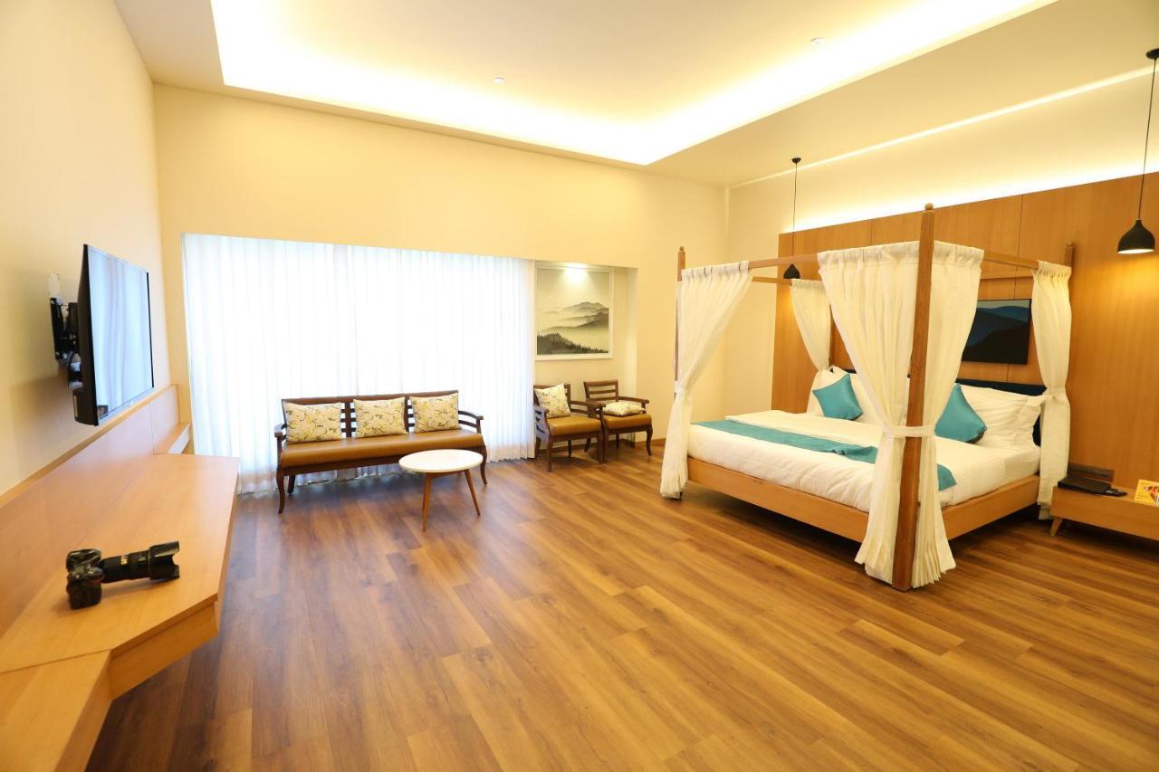 Hotel Blueivy Ānand Екстериор снимка