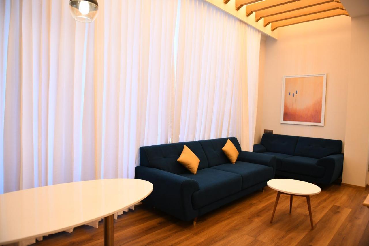 Hotel Blueivy Ānand Екстериор снимка