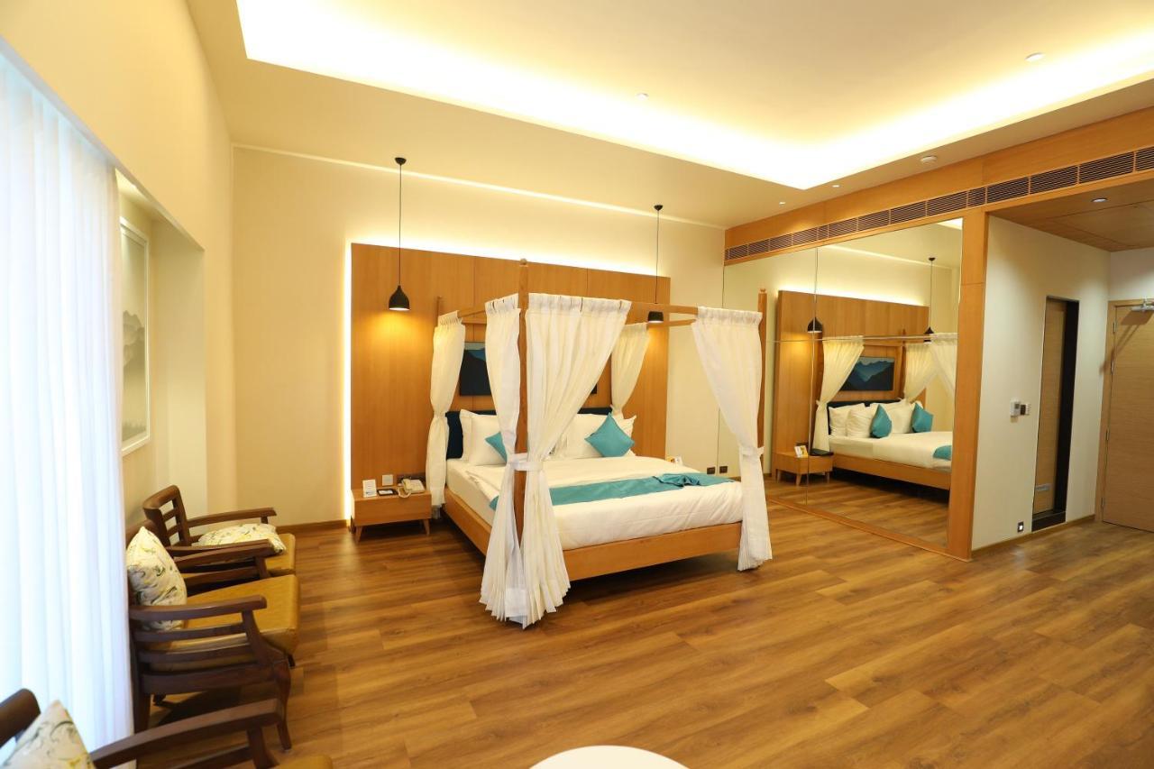 Hotel Blueivy Ānand Екстериор снимка